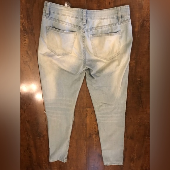 London Low Rise Skinny Distressed Washed Out DenimJeans - Picture 2 of 13